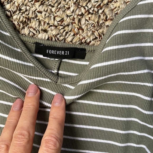 Forever 21 dress 🆕 - Picture 3 of 6